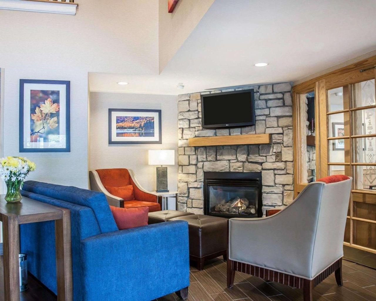 Comfort Inn & Suites Sturbridge-Brimfield Εξωτερικό φωτογραφία