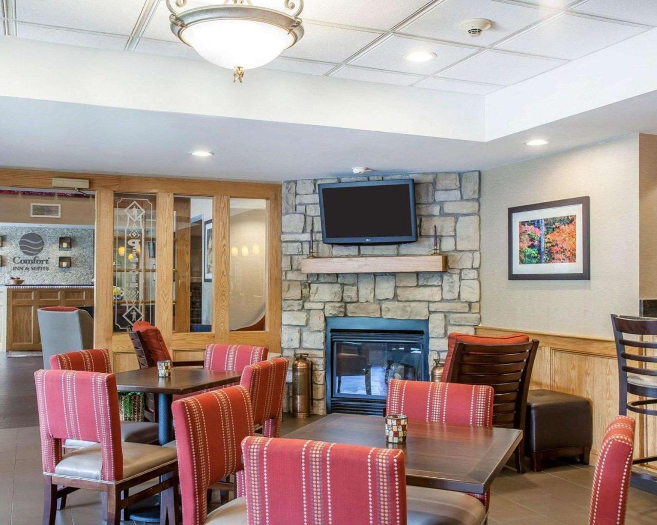 Comfort Inn & Suites Sturbridge-Brimfield Εξωτερικό φωτογραφία