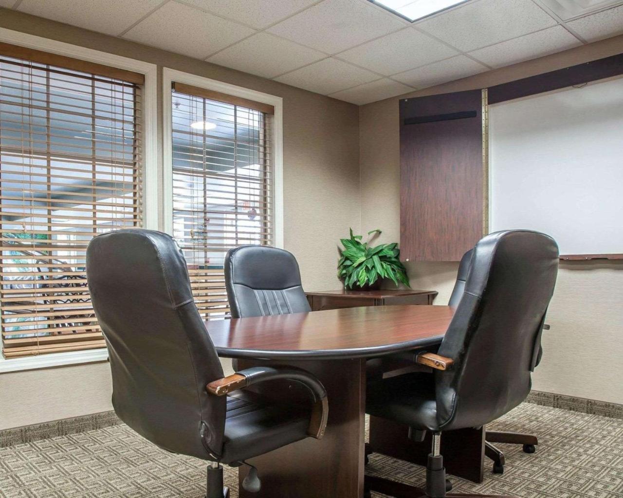 Comfort Inn & Suites Sturbridge-Brimfield Εξωτερικό φωτογραφία
